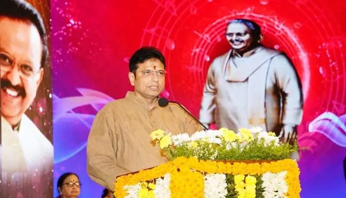 ఎస్పీబీ మ్యూజిక్ మ్యాజిక్: తరాలు దాటిన స్వర యాత్రకు శ్రీధర్బాబు ప్రశంసలు! ఎస్పీబీ మ్యూజిక్ మ్యాజిక్: తరాలు దాటిన స్వర యాత్రకు శ్రీధర్బాబు ప్రశంసలు!