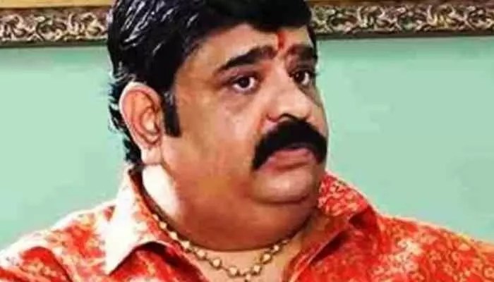 మేడారం జాతరపై వేణుస్వామి షాకింగ్ వ్యాఖ్యలు: భక్తుల మనోభావాలు దెబ్బతీశారా? మేడారం జాతరపై వేణుస్వామి షాకింగ్ వ్యాఖ్యలు: భక్తుల మనోభావాలు దెబ్బతీశారా?