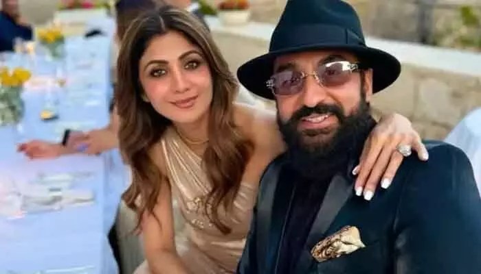 శిల్పాశెట్టి ఇంట్లో ఐటీ కలకలం: దాడులు జరిగాయా? లాయర్ ఏమంటున్నారు? శిల్పాశెట్టి ఇంట్లో ఐటీ కలకలం: దాడులు జరిగాయా? లాయర్ ఏమంటున్నారు?
