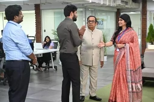 సఃకుటుంబానాం విడుదల వాయిదా: అసలు కారణం ఇదేనా? సఃకుటుంబానాం విడుదల వాయిదా: అసలు కారణం ఇదేనా?