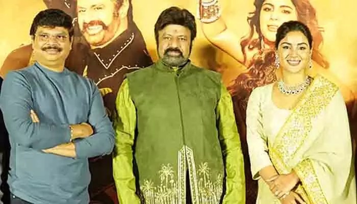 కాశీలో అఖండ-2 మేనియా: బాలయ్య, బోయపాటి కీలక ప్రకటన! కాశీలో అఖండ-2 మేనియా: బాలయ్య, బోయపాటి కీలక ప్రకటన!