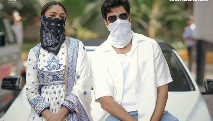 అడివి శేష్, మృణాల్ ఠాకూర్ దొంగల వేషంలో.. వైరల్గా మారిన 'డెకాయిట్' ఫొటోలు! అడివి శేష్, మృణాల్ ఠాకూర్ దొంగల వేషంలో.. వైరల్గా మారిన 'డెకాయిట్' ఫొటోలు!
