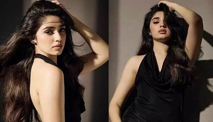 కృతి శెట్టి మిర్రర్ సెల్ఫీస్: అద్దం కూడా అసూయ పడేలా బేబమ్మ అందాలు, నెట్టింట వైరల్! కృతి శెట్టి మిర్రర్ సెల్ఫీస్: అద్దం కూడా అసూయ పడేలా బేబమ్మ అందాలు, నెట్టింట వైరల్!