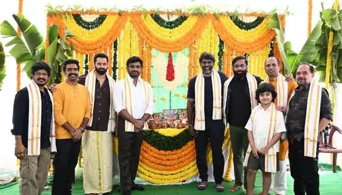 ప్రధాని మోదీ బయోపిక్కు గ్రాండ్గా పూజ: ఎవరెవరు భాగమయ్యారో తెలుసా? ప్రధాని మోదీ బయోపిక్కు గ్రాండ్గా పూజ: ఎవరెవరు భాగమయ్యారో తెలుసా?