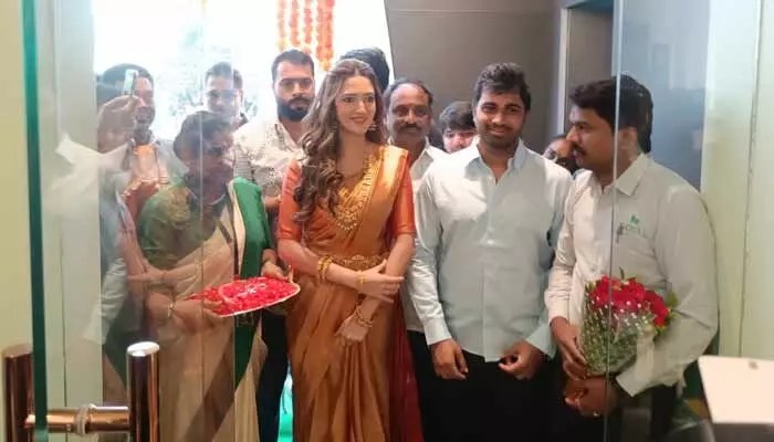 భీమవరంలో టిల్లు బ్యూటీ ధమాకా: నేహా శెట్టి మెరుపులు! భీమవరంలో టిల్లు బ్యూటీ ధమాకా: నేహా శెట్టి మెరుపులు!