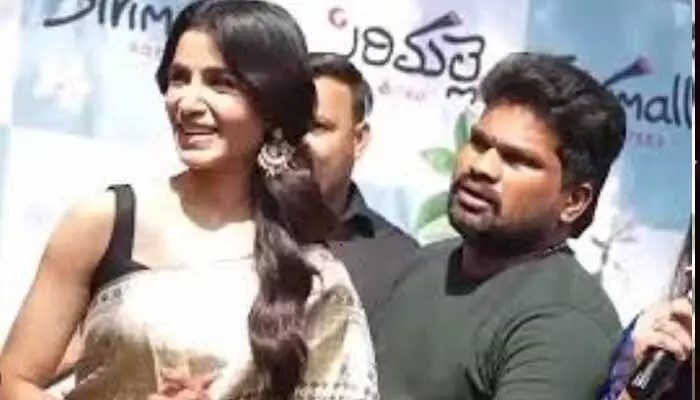జూబ్లీహిల్స్లో సమంత ధమాకా: అభిమానుల హర్షధ్వానాలు ఆకాశాన్నంటాయి! జూబ్లీహిల్స్లో సమంత ధమాకా: అభిమానుల హర్షధ్వానాలు ఆకాశాన్నంటాయి!