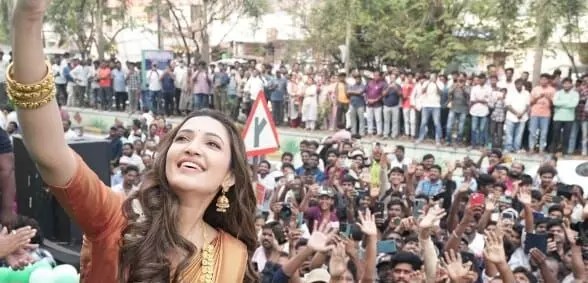 నేహా శెట్టి వడ్డాణం ప్రేమ! భీమవరంలో డీజే టిల్లు భామ సందడి నేహా శెట్టి వడ్డాణం ప్రేమ! భీమవరంలో డీజే టిల్లు భామ సందడి