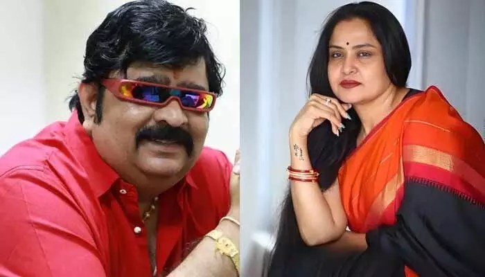వేణు స్వామి పూజలపై ప్రగతి షాకింగ్ నిజాలు: "నాకేం జరగలేదు.. అది ఆయన సంస్కారానికే!" వేణు స్వామి పూజలపై ప్రగతి షాకింగ్ నిజాలు: "నాకేం జరగలేదు.. అది ఆయన సంస్కారానికే!"