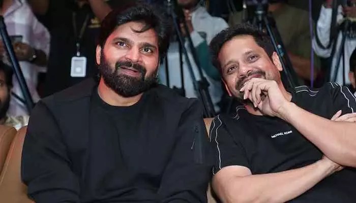 సంక్రాంతి వార్లో ఊహించని ట్విస్ట్.. ఆ స్టార్ ఎంట్రీతో ఫ్యాన్స్కి పండగే! సంక్రాంతి వార్లో ఊహించని ట్విస్ట్.. ఆ స్టార్ ఎంట్రీతో ఫ్యాన్స్కి పండగే!