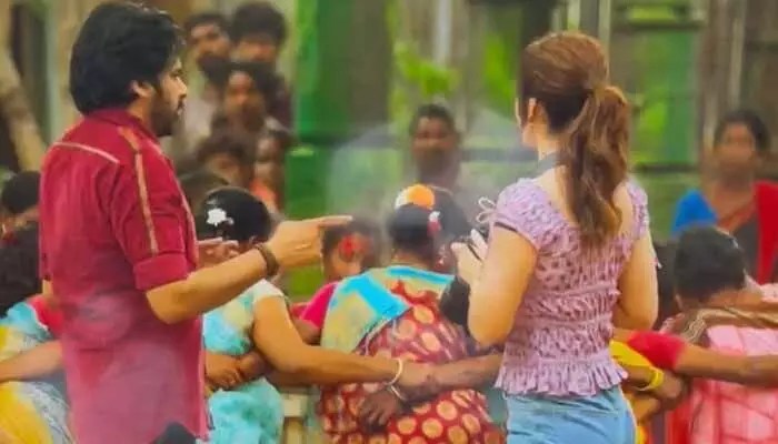 పవన్ కళ్యాణ్, రాశీ ఖన్నా సెట్ పిక్స్ వైరల్! 'ఉస్తాద్ భగత్ సింగ్'పై అంచనాలు ఆకాశానికి పవన్ కళ్యాణ్, రాశీ ఖన్నా సెట్ పిక్స్ వైరల్! 'ఉస్తాద్ భగత్ సింగ్'పై అంచనాలు ఆకాశానికి