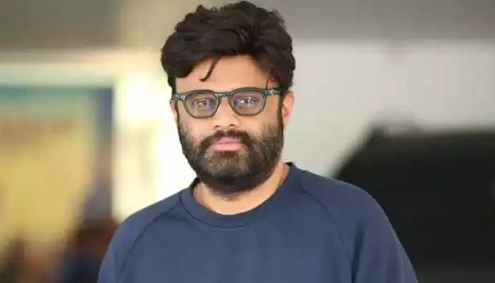 వార్-2 నష్టాలపై షాకింగ్ నిజం: నాగవంశీ దేశం విడిచి పారిపోయాడా? వార్-2 నష్టాలపై షాకింగ్ నిజం: నాగవంశీ దేశం విడిచి పారిపోయాడా?