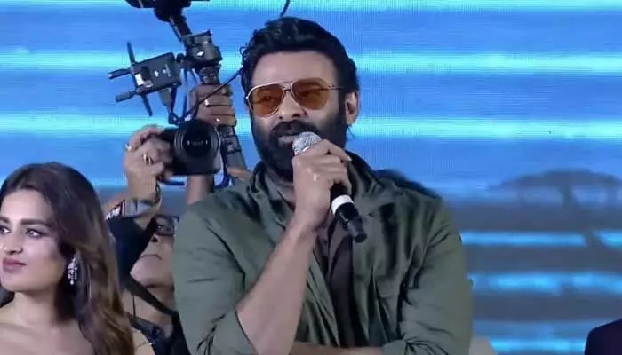 "సీనియర్లు సీనియర్లే!" – చిరుపై ప్రభాస్ కామెంట్స్: రాజాసాబ్ ఈవెంట్లో సంచలనం! "సీనియర్లు సీనియర్లే!" – చిరుపై ప్రభాస్ కామెంట్స్: రాజాసాబ్ ఈవెంట్లో సంచలనం!