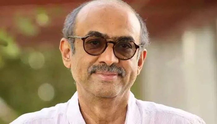 సురేశ్ బాబుకు ఫిల్మ్ ఛాంబర్ పట్టాభిషేకం! సరికొత్త అధ్యాయం షురూ. సురేశ్ బాబుకు ఫిల్మ్ ఛాంబర్ పట్టాభిషేకం! సరికొత్త అధ్యాయం షురూ.