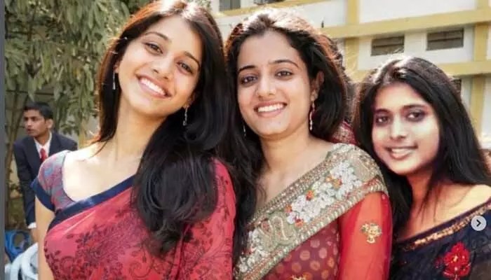 నభా నటేష్ షాకింగ్ థ్రోబ్యాక్స్: నెటిజన్ల దృష్టి ఆమె ఫ్రెండ్పైనే.. వైరల్ కామెంట్స్! నభా నటేష్ షాకింగ్ థ్రోబ్యాక్స్: నెటిజన్ల దృష్టి ఆమె ఫ్రెండ్పైనే.. వైరల్ కామెంట్స్!