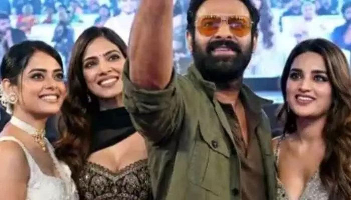 ప్రభాస్ శారీ గిఫ్ట్ వెనుక అసలు కథ! హీరోయిన్ రిద్ది కుమార్ సంచలన కామెంట్స్ ప్రభాస్ శారీ గిఫ్ట్ వెనుక అసలు కథ! హీరోయిన్ రిద్ది కుమార్ సంచలన కామెంట్స్