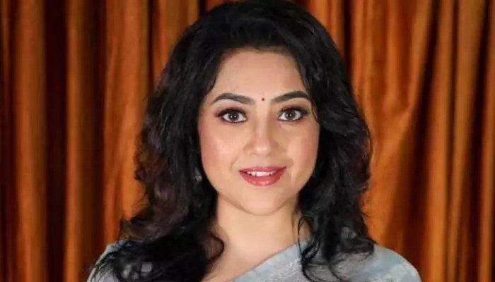 ఆ స్టార్ హీరో బెదిరింపులు.. మీనా బయటపెట్టిన సంచలన నిజాలు! ఆ స్టార్ హీరో బెదిరింపులు.. మీనా బయటపెట్టిన సంచలన నిజాలు!