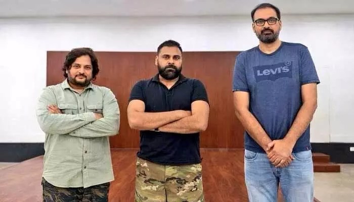 పవన్ కళ్యాణ్ నుంచి డబుల్ ధమాకా! అభిమానులకు న్యూ ఇయర్ బంపర్ గిఫ్ట్! పవన్ కళ్యాణ్ నుంచి డబుల్ ధమాకా! అభిమానులకు న్యూ ఇయర్ బంపర్ గిఫ్ట్!