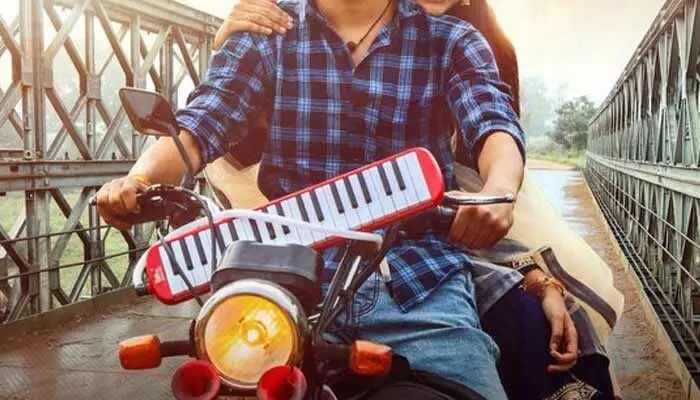 న్యూ ఇయర్ ప్రేమ స్వరాలు: 'బ్యాండ్ మేళం' రొమాంటిక్ పోస్టర్ అదుర్స్! న్యూ ఇయర్ ప్రేమ స్వరాలు: 'బ్యాండ్ మేళం' రొమాంటిక్ పోస్టర్ అదుర్స్!