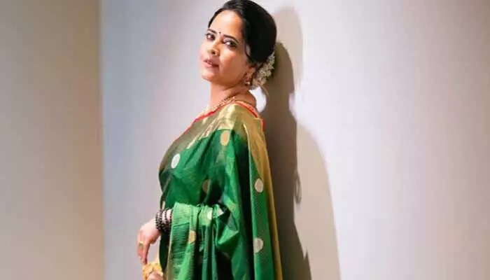 అనసూయ ట్రెడిషనల్ అందం: తాకితే కందిపోతానంటూ కామెంట్స్, అద్భుతమైన ఫోటోలు వైరల్! అనసూయ ట్రెడిషనల్ అందం: తాకితే కందిపోతానంటూ కామెంట్స్, అద్భుతమైన ఫోటోలు వైరల్!