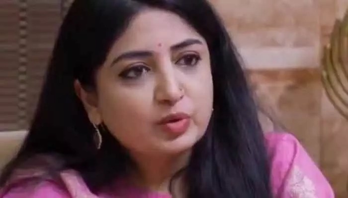 పూనమ్ కౌర్ సంచలనం: 'నా న్యూడ్ వీడియోలు రిలీజ్ చేస్తామని బ్లాక్ మెయిల్ చేశారు, పెళ్లి కూడా చెడగొట్టారు!' పూనమ్ కౌర్ సంచలనం: 'నా న్యూడ్ వీడియోలు రిలీజ్ చేస్తామని బ్లాక్ మెయిల్ చేశారు, పెళ్లి కూడా చెడగొట్టారు!'