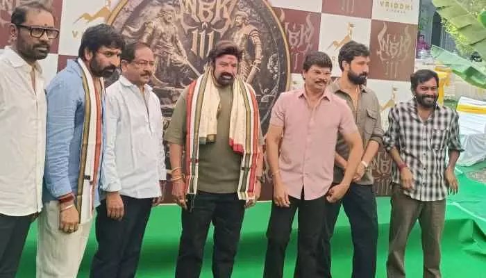 NBK 111 టెన్షన్: బాలయ్యకు నచ్చని కథలు.. మూడో ప్రయత్నంలో గోపీచంద్! NBK 111 టెన్షన్: బాలయ్యకు నచ్చని కథలు.. మూడో ప్రయత్నంలో గోపీచంద్!