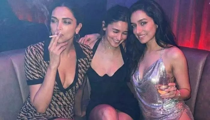 బాలీవుడ్ బ్యూటీల 'ఆ' రచ్చ! సిగరెట్, మందుతో దీపిక, ఆలియా, శ్రద్ధల షాకింగ్ ఫోటోలు! బాలీవుడ్ బ్యూటీల 'ఆ' రచ్చ! సిగరెట్, మందుతో దీపిక, ఆలియా, శ్రద్ధల షాకింగ్ ఫోటోలు!