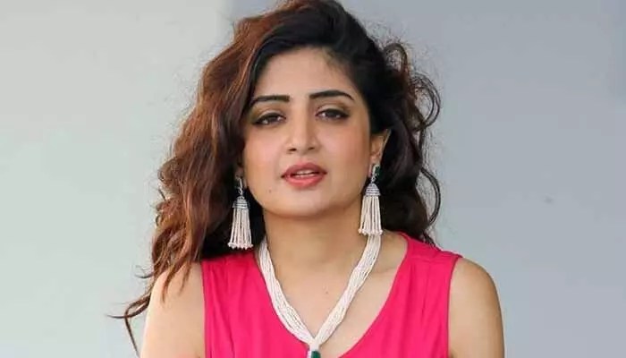 పూనమ్ కౌర్ షాకింగ్ బాంబు! డైరెక్టర్ ఎఫైర్.. భార్యకు నరకం: ఇండస్ట్రీ ఉలిక్కిపడింది! పూనమ్ కౌర్ షాకింగ్ బాంబు! డైరెక్టర్ ఎఫైర్.. భార్యకు నరకం: ఇండస్ట్రీ ఉలిక్కిపడింది!