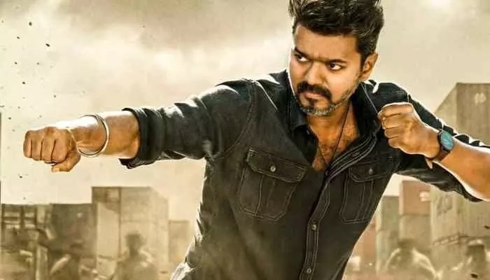 విజయ్ 'జన నాయగన్' షాకింగ్ వాయిదా! 4.5 లక్షల టికెట్లు రిఫండ్, 50 కోట్ల భారీ నష్టం! విజయ్ 'జన నాయగన్' షాకింగ్ వాయిదా! 4.5 లక్షల టికెట్లు రిఫండ్, 50 కోట్ల భారీ నష్టం!