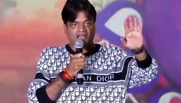 రవితేజ దెబ్బకి డైరెక్టర్లు షాక్! మాస్ రాజా గురించి డైరెక్టర్ల సంచలన కామెంట్స్ వైరల్! రవితేజ దెబ్బకి డైరెక్టర్లు షాక్! మాస్ రాజా గురించి డైరెక్టర్ల సంచలన కామెంట్స్ వైరల్!