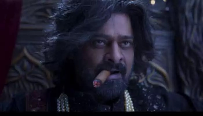 రాజాసాబ్లో ఊహించని ట్విస్ట్! ప్రభాస్ ఫ్యాన్స్కు పూనకాలే.. వీడియో వైరల్ రాజాసాబ్లో ఊహించని ట్విస్ట్! ప్రభాస్ ఫ్యాన్స్కు పూనకాలే.. వీడియో వైరల్