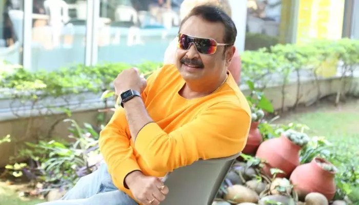 షాకింగ్: రోడ్డుపై అండర్ వేర్ తో నరేష్.. సంచలన ప్రకటనతో టాలీవుడ్ ఉలిక్కిపాటు! షాకింగ్: రోడ్డుపై అండర్ వేర్ తో నరేష్.. సంచలన ప్రకటనతో టాలీవుడ్ ఉలిక్కిపాటు!