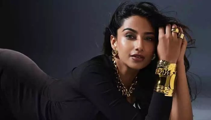 మీనాక్షికి షాకిచ్చిన టాలీవుడ్ హీరో! కండీషన్ ఏంటో తెలిస్తే దిమ్మతిరగాల్సిందే! మీనాక్షికి షాకిచ్చిన టాలీవుడ్ హీరో! కండీషన్ ఏంటో తెలిస్తే దిమ్మతిరగాల్సిందే!