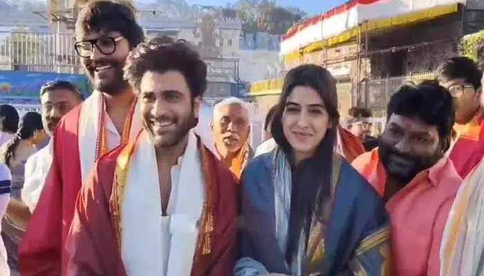 సినిమా హిట్టా.. వెంటనే తిరుమల మెట్లెక్కిన శర్వానంద్, హీరోయిన్! ఫోటోలు వైరల్! సినిమా హిట్టా.. వెంటనే తిరుమల మెట్లెక్కిన శర్వానంద్, హీరోయిన్! ఫోటోలు వైరల్!