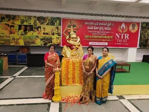 ఎన్టీఆర్ వర్ధంతి: ఫిల్మ్ నగర్ దద్దరిల్లేలా నివాళులు! NTR గురించి ఈ నిజాలు తెలుసా? ఎన్టీఆర్ వర్ధంతి: ఫిల్మ్ నగర్ దద్దరిల్లేలా నివాళులు! NTR గురించి ఈ నిజాలు తెలుసా?