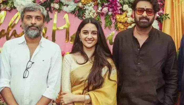 మాస్ అప్డేట్: ప్రభాస్ 'ఫౌజీ' మూవీ రిలీజ్ డేట్ వైరల్! మాస్ అప్డేట్: ప్రభాస్ 'ఫౌజీ' మూవీ రిలీజ్ డేట్ వైరల్!