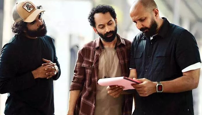 ఫహాద్ ఫాజిల్ టాలీవుడ్ ఎంట్రీ.. మామూలుగా ఉండదుగా! 'డోంట్ ట్రబుల్ ది ట్రబుల్' మూవీతో దుమ్మురేపడానికి రెడీ! ఫహాద్ ఫాజిల్ టాలీవుడ్ ఎంట్రీ.. మామూలుగా ఉండదుగా! 'డోంట్ ట్రబుల్ ది ట్రబుల్' మూవీతో దుమ్మురేపడానికి రెడీ!