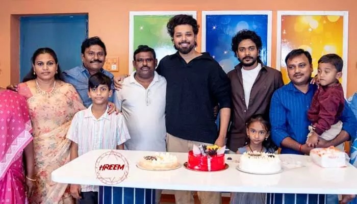 మాస్ న్యూస్: పవన్ తాతా టాలెంట్కి నందు ఫిదా! 'హ్రీం' మూవీతో రికార్డ్స్ బ్రేక్! మాస్ న్యూస్: పవన్ తాతా టాలెంట్కి నందు ఫిదా! 'హ్రీం' మూవీతో రికార్డ్స్ బ్రేక్!