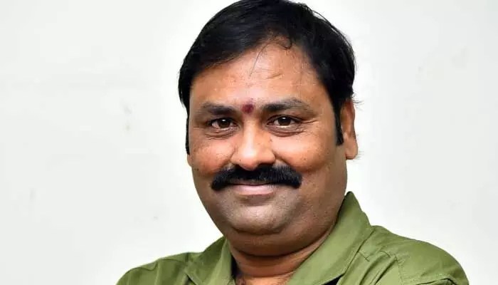 Erracheera: 36 Kissing Scenes for Youth Sparks Buzz, Director Makes Sensational Announcement Erracheera: 36 Kissing Scenes for Youth Sparks Buzz, Director Makes Sensational Announcement