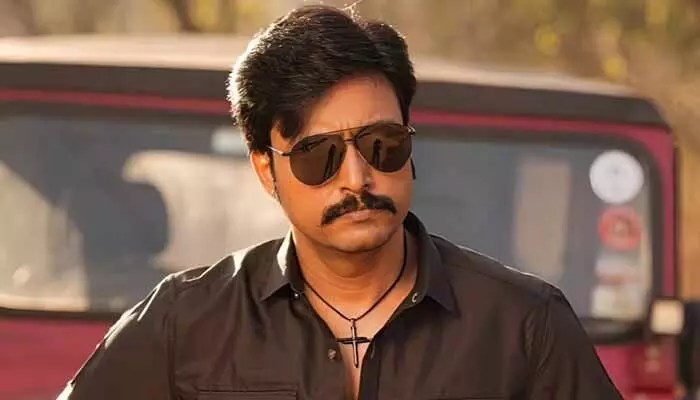 షాకింగ్: కోట్ల రెమ్యూనరేషన్లు తీసుకుని రివ్యూలు వద్దంటారా? బండి సరోజ్ కుమార్ ఫైర్! షాకింగ్: కోట్ల రెమ్యూనరేషన్లు తీసుకుని రివ్యూలు వద్దంటారా? బండి సరోజ్ కుమార్ ఫైర్!