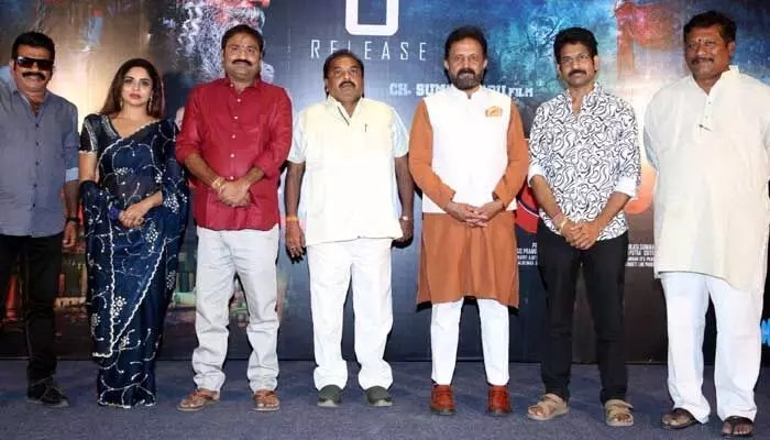 మాజీ ఎంపీ షాకింగ్ కామెంట్స్! 'ఎర్రచీర' సినిమాకు టికెట్ కొంటానంటూ సంచలనం! మాజీ ఎంపీ షాకింగ్ కామెంట్స్! 'ఎర్రచీర' సినిమాకు టికెట్ కొంటానంటూ సంచలనం!