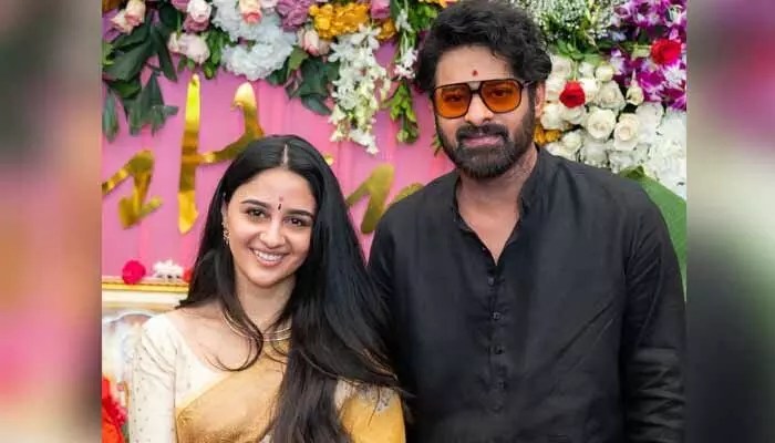 ప్రభాస్ 'ఫౌజీ'తో యుద్ధానికి సై! దసరాకు థియేటర్లు దద్దరిల్లడం ఖాయం! మాస్ అప్డేట్! ప్రభాస్ 'ఫౌజీ'తో యుద్ధానికి సై! దసరాకు థియేటర్లు దద్దరిల్లడం ఖాయం! మాస్ అప్డేట్!