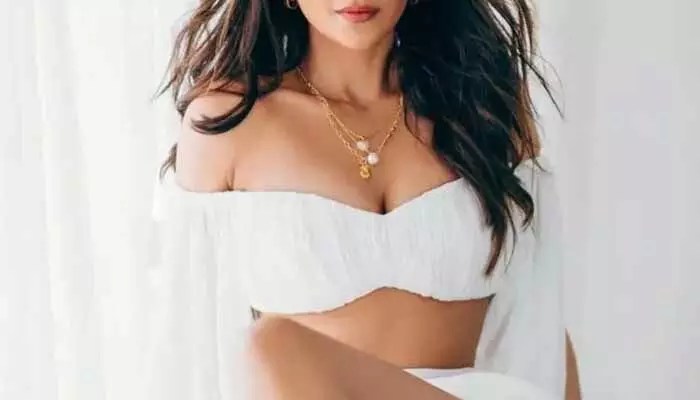 Rakul Preet Singh Stuns in Black Dress, Emotional Award Speech for 'DDPD2' Goes Viral Rakul Preet Singh Stuns in Black Dress, Emotional Award Speech for 'DDPD2' Goes Viral