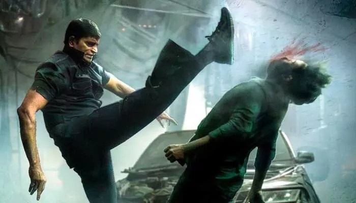 షాకింగ్: రవిబాబు 'రేజర్' తో ఊచకోత! యాక్షన్ సీన్స్ తో అరాచకం! షాకింగ్: రవిబాబు 'రేజర్' తో ఊచకోత! యాక్షన్ సీన్స్ తో అరాచకం!