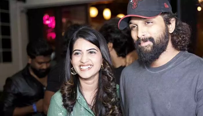 షాకింగ్: అల్లు అర్జున్ తో ఇంటర్వ్యూ.. స్రవంతికి సెకండ్ ఇన్నింగ్స్ ఇచ్చిన బన్నీ! షాకింగ్: అల్లు అర్జున్ తో ఇంటర్వ్యూ.. స్రవంతికి సెకండ్ ఇన్నింగ్స్ ఇచ్చిన బన్నీ!