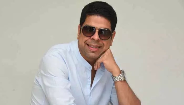 మాస్ న్యూస్: బద్రీనాథ్ సినిమాలో విలన్.. మురళి శర్మ భార్యేనా? షాకింగ్ నిజాలు! మాస్ న్యూస్: బద్రీనాథ్ సినిమాలో విలన్.. మురళి శర్మ భార్యేనా? షాకింగ్ నిజాలు!