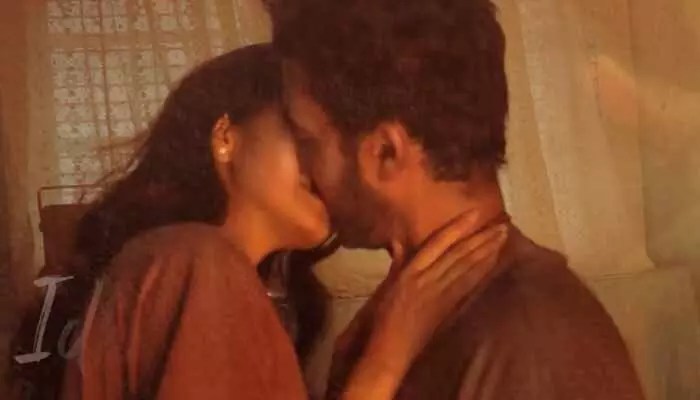వైరల్: సంతోష్ శోభన్, మానస వారణాసిల హాట్ రొమాన్స్! 'కపుల్ ఫ్రెండ్లీ' సాంగ్ రిలీజ్! వైరల్: సంతోష్ శోభన్, మానస వారణాసిల హాట్ రొమాన్స్! 'కపుల్ ఫ్రెండ్లీ' సాంగ్ రిలీజ్!