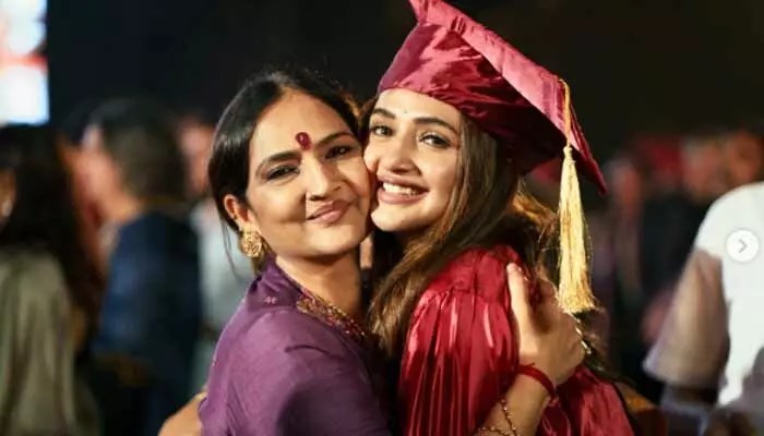 Dr. Sreeleela Goes Viral: Actress Achieves MBBS, Shocks Tollywood with Dual Career Dr. Sreeleela Goes Viral: Actress Achieves MBBS, Shocks Tollywood with Dual Career