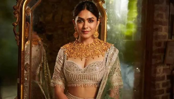 మృణాల్ ఠాకూర్ పెళ్లి ప్రకటనతో టాలీవుడ్లో సంచలనం! ఎప్పుడు, ఎక్కడో చెప్పేసిందిగా!! మృణాల్ ఠాకూర్ పెళ్లి ప్రకటనతో టాలీవుడ్లో సంచలనం! ఎప్పుడు, ఎక్కడో చెప్పేసిందిగా!!