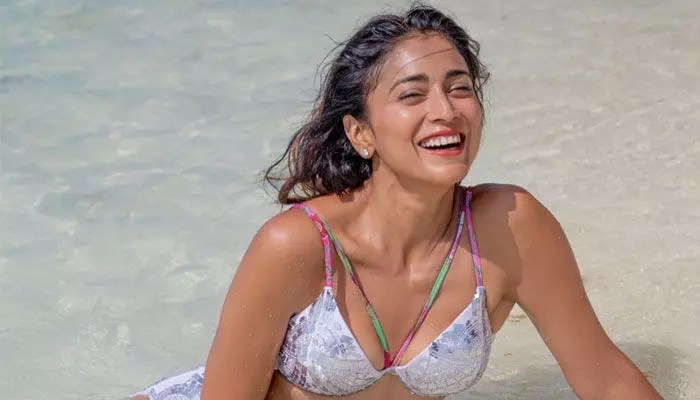 హాట్ టాపిక్: బికినీలో శ్రియ శరన్ రచ్చ! వైరల్ ఫోటోలు చూస్తే షాక్! హాట్ టాపిక్: బికినీలో శ్రియ శరన్ రచ్చ! వైరల్ ఫోటోలు చూస్తే షాక్!