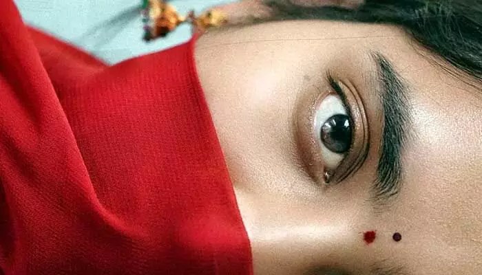 షాకింగ్: సోషల్ మీడియా స్టార్ హీరోయిన్గా! 'క్వీన్' మూవీతో సెన్సేషన్ సృష్టించబోతుందా? షాకింగ్: సోషల్ మీడియా స్టార్ హీరోయిన్గా! 'క్వీన్' మూవీతో సెన్సేషన్ సృష్టించబోతుందా?